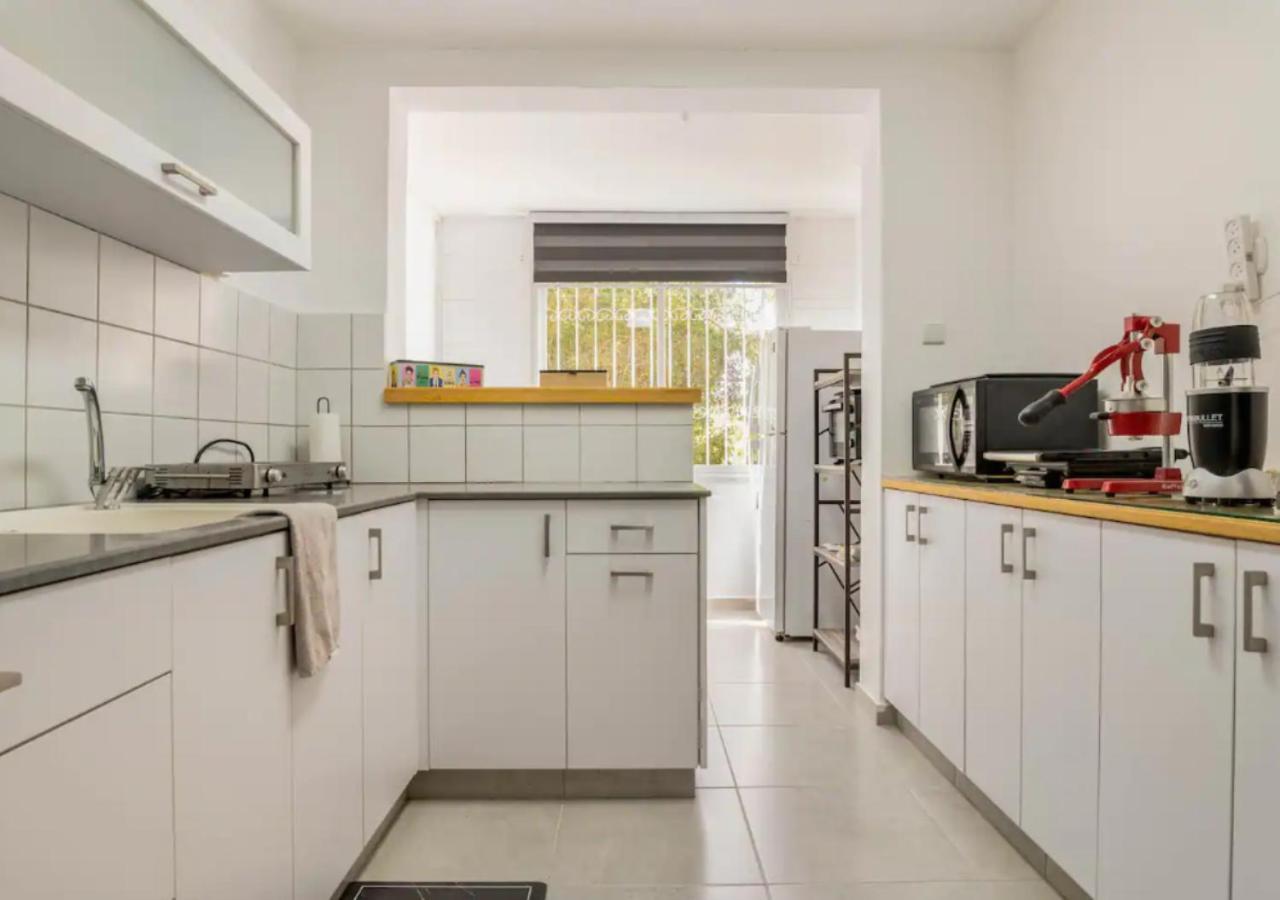 Central 1Br Oasis, Fast Fiber Wifi, Free Parking, Free Netflix With Shelter Haifa Exterior photo