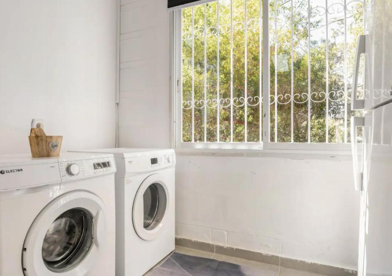 Central 1Br Oasis, Fast Fiber Wifi, Free Parking, Free Netflix With Shelter Haifa Exterior photo